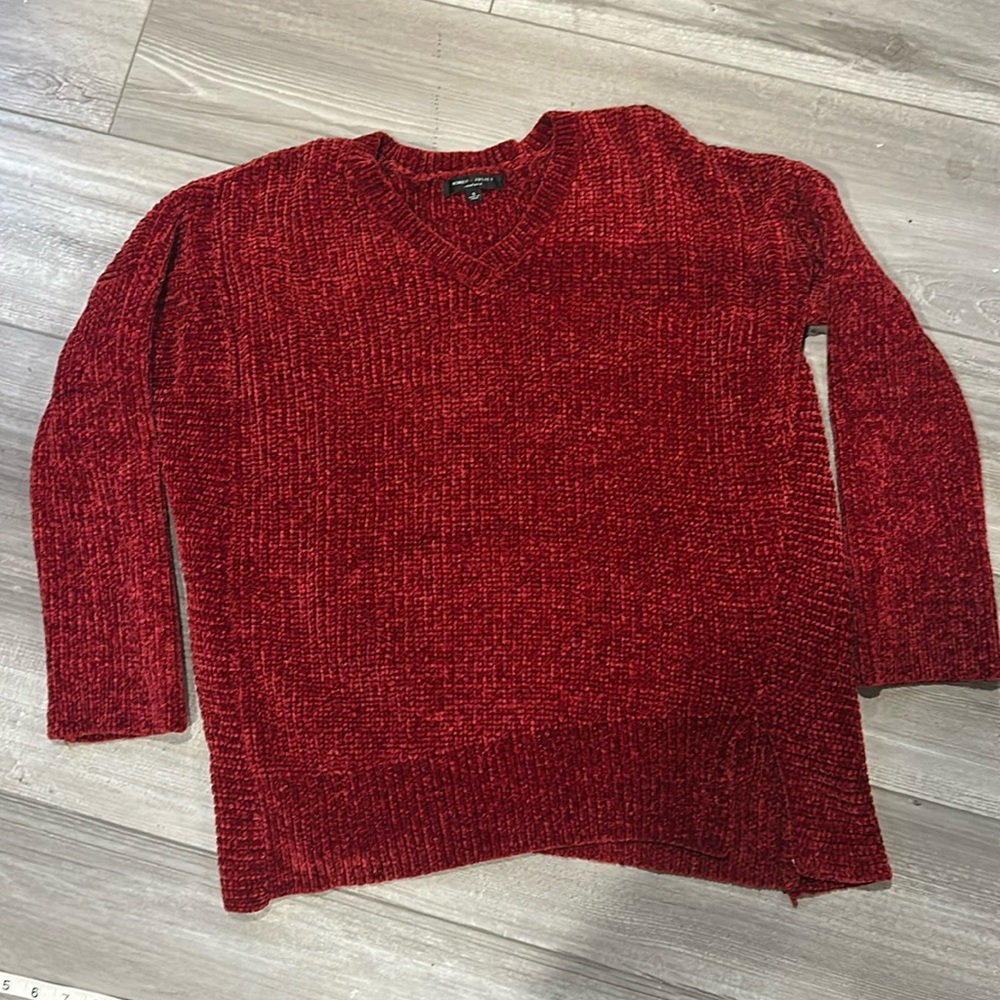 Romeo & Juliet Couture Red Chenille V-Neck Sweater Size Small Soft Cozy